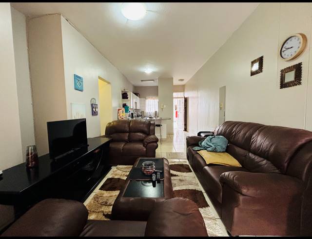 2 BEDROOM APARTMENT FOR SALE IN WATERKLOOF GLEN